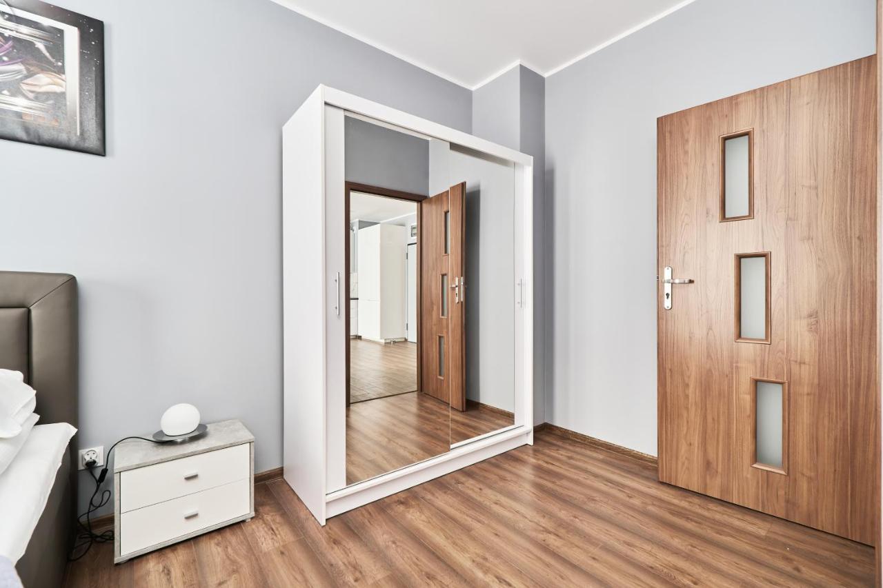 Jana Pawla Ii With Free Parking By Renters Apartment Wroclaw